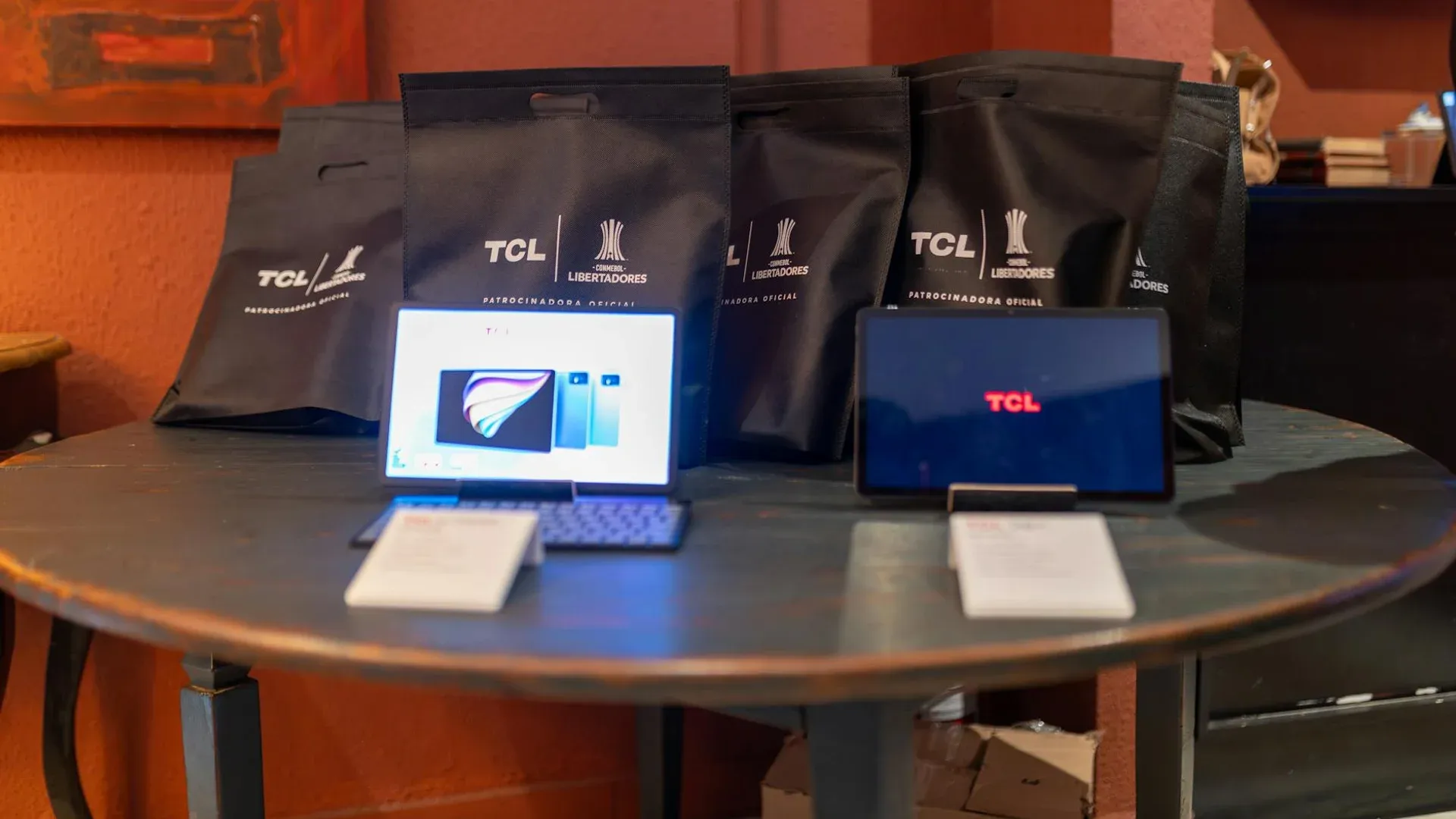 Carga inalámbrica Qi2 en productos promocionales