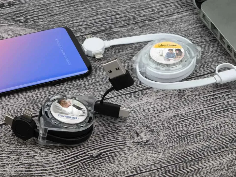 Cable multiconector retráctil personalizado con logo, foto 5