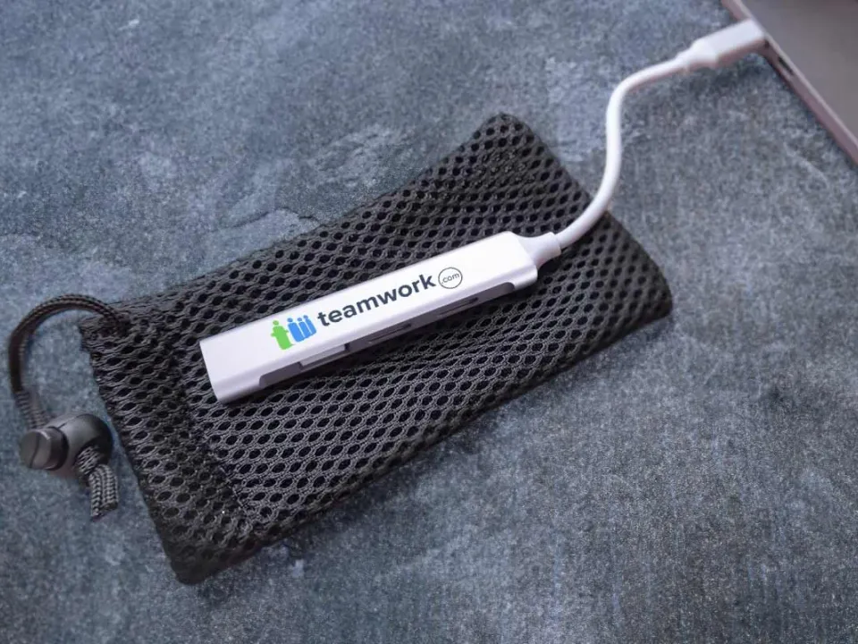 Hub USB-C multipuerto de aluminio personalizado con logo, foto 9