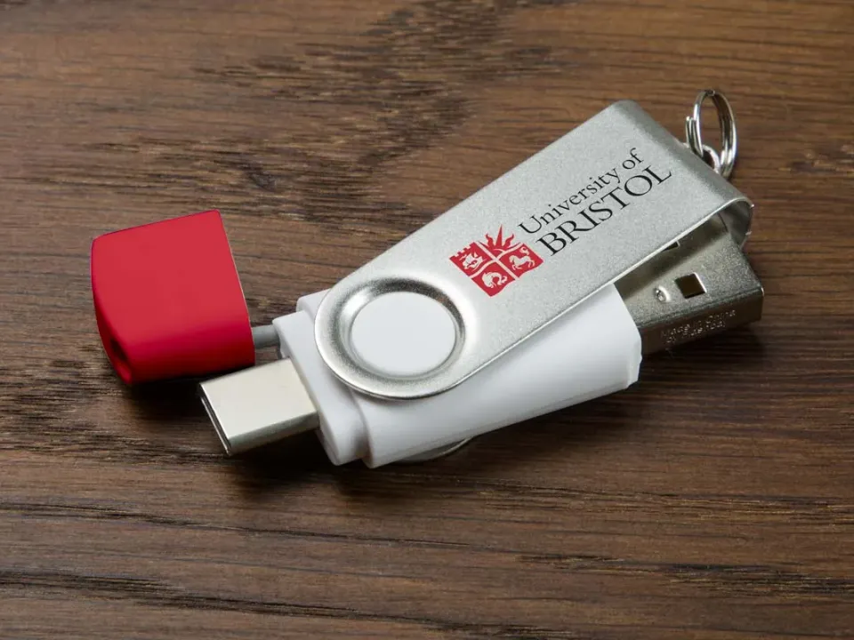 Swivel USB-A and USB-C customized with logo, photo 10