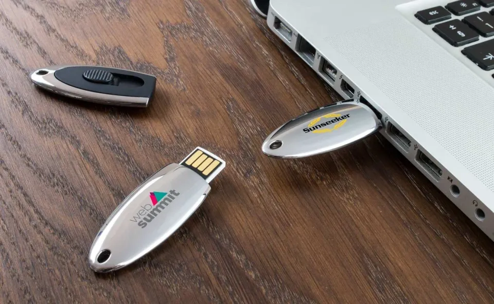 Pendrive ovalado retráctil personalizado con logo, foto 3