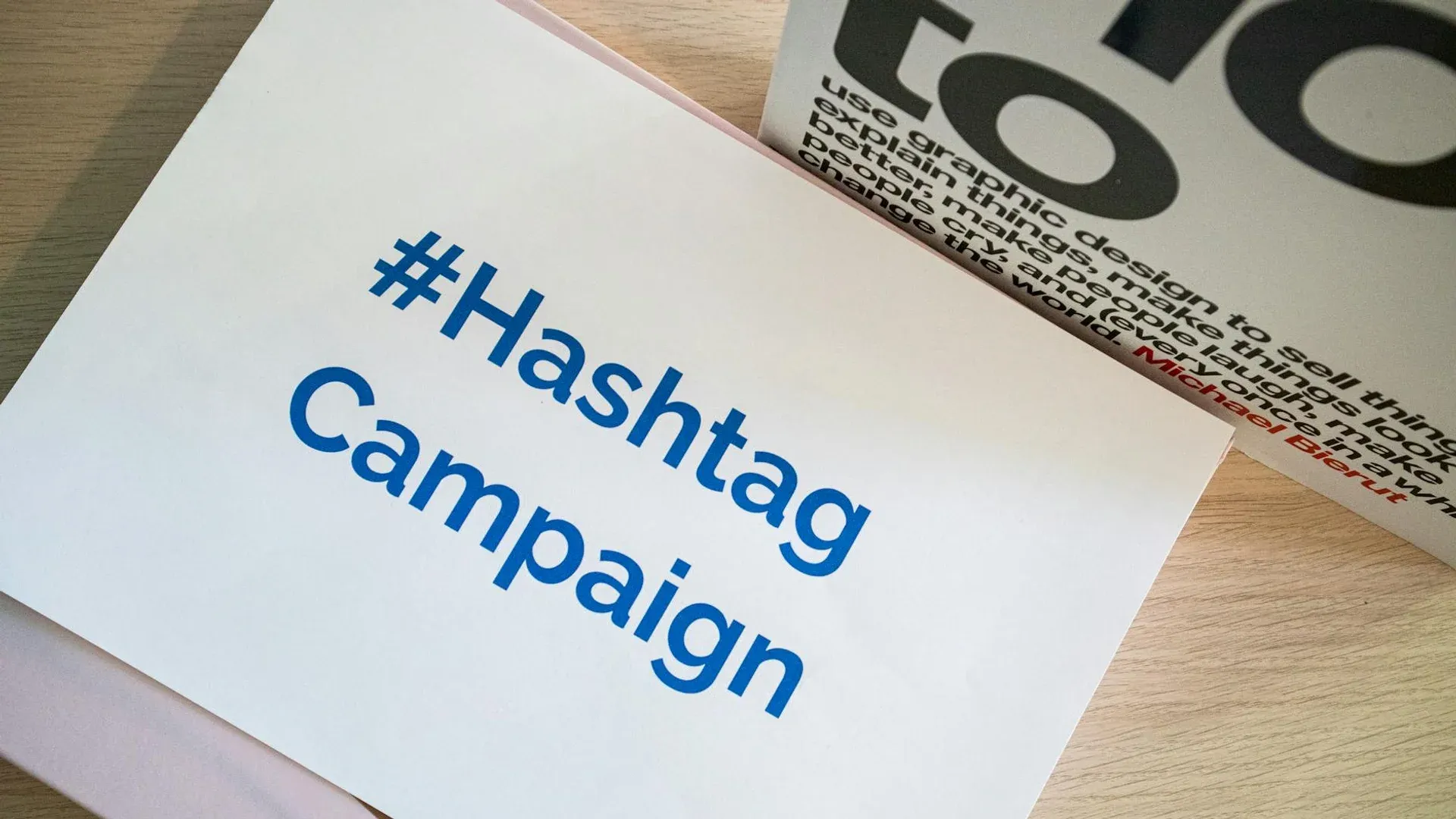 Estrategia de marketing con material POP corporativo